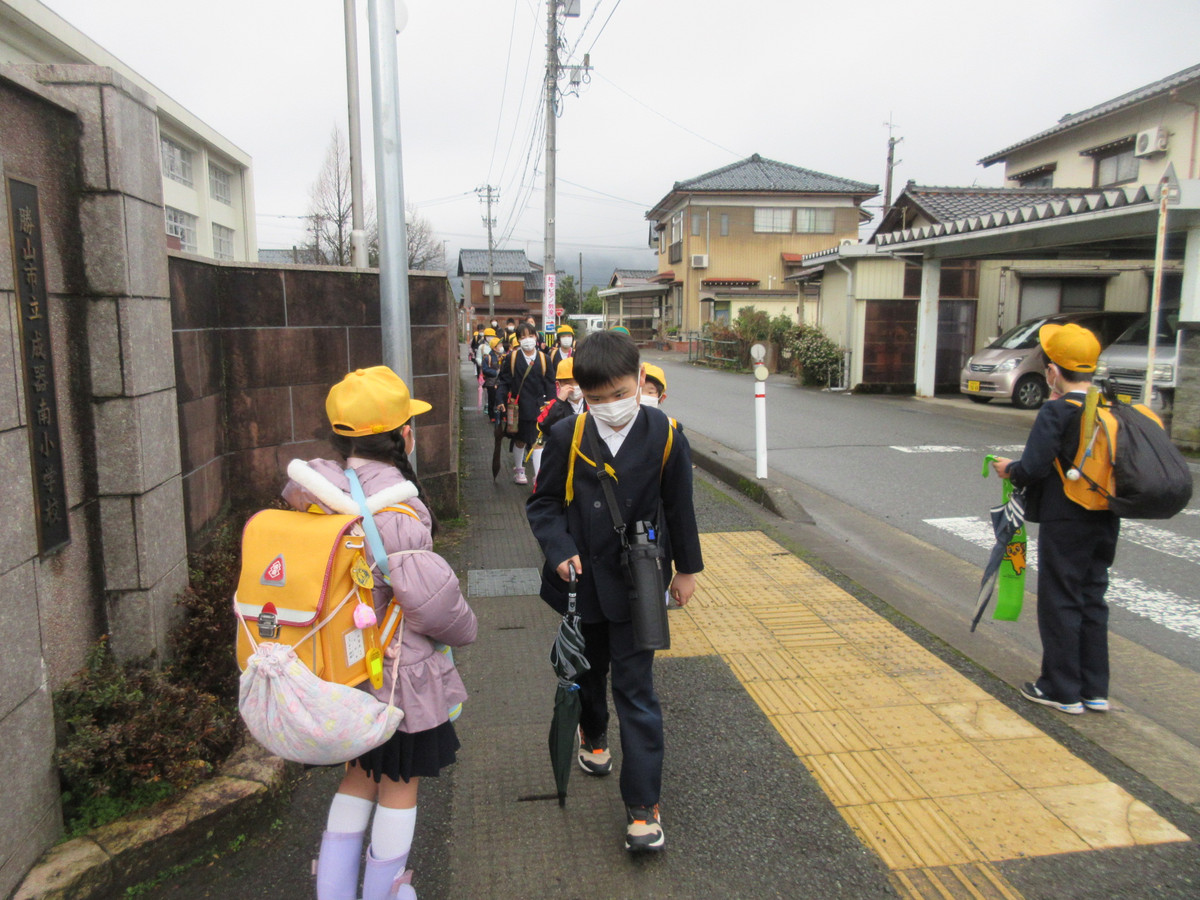 成器南小学校 学校がちょっとさみしい朝